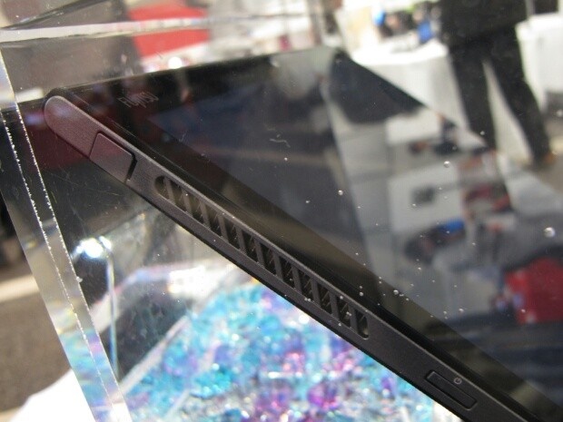 May tinh bang co quat tan nhiet chay duoi nuoc hinh anh