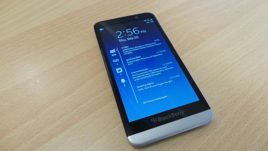 BlackBerry Z30 gia 14 trieu dong len ke o Viet Nam hinh anh