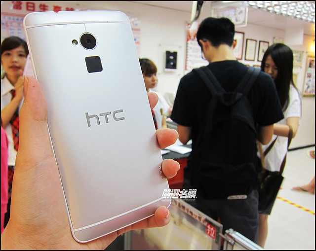 Anh HTC One Max nhan dien van tay ro ri truoc ngay ra mat hinh anh