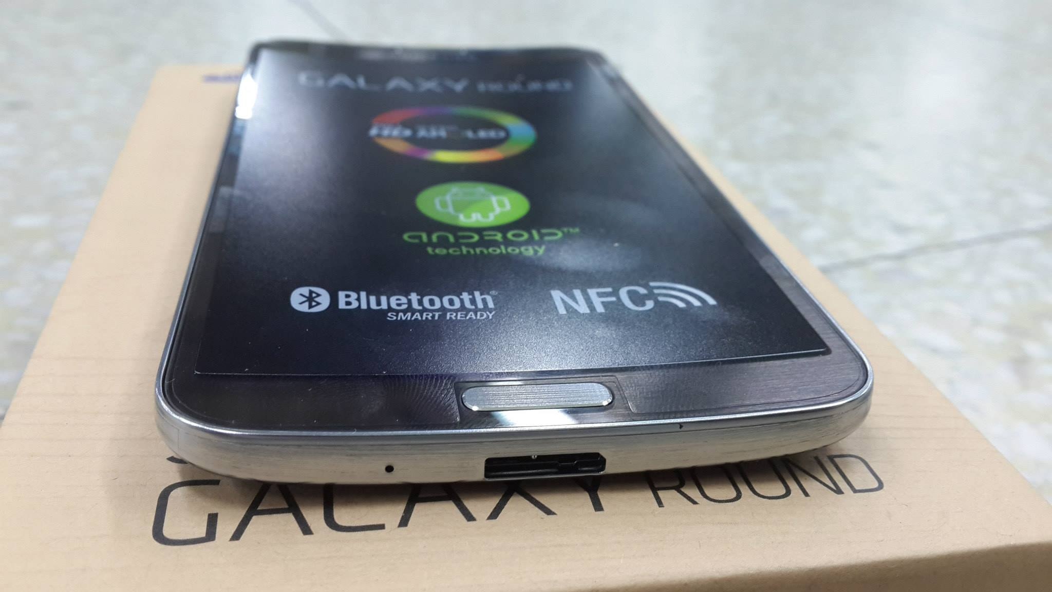 Galaxy Round man hinh cong dau tien ve VN gia 21 trieu dong hinh anh