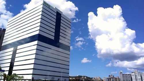 HTC dong cua day chuyen san xuat tai Dai Loan hinh anh