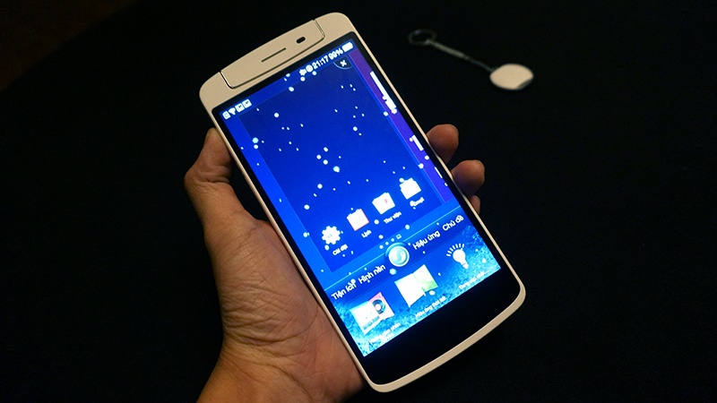 Anh thuc te smartphone camera xoay Oppo N1 hinh anh