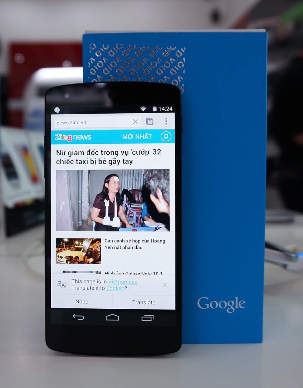 Mo hop Nexus 5 gia 12,6 trieu dong vua ve VN hinh anh