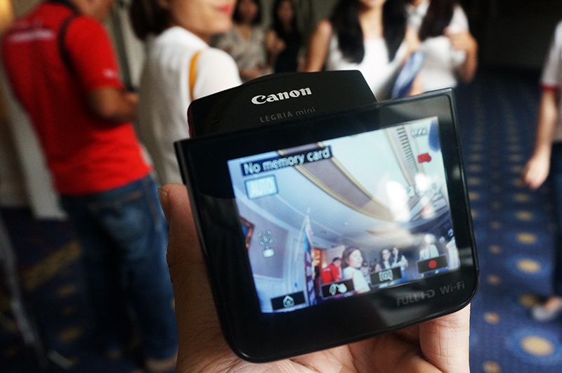 Canon ra may quay mini 'tu suong' hinh anh