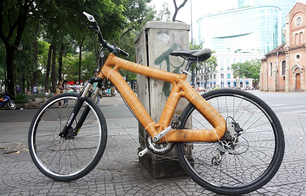 Chiec xe dap lam bang may dau tien tai Viet Nam hinh anh