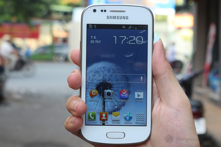 Blog 21h: Smartphone o at ha gia, iPhone bien thanh xe dua hinh anh