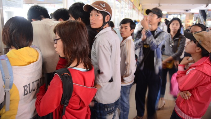 Nghi tet 9 ngay: Dan mung, doanh nghiep lo tro tay khong kip hinh anh