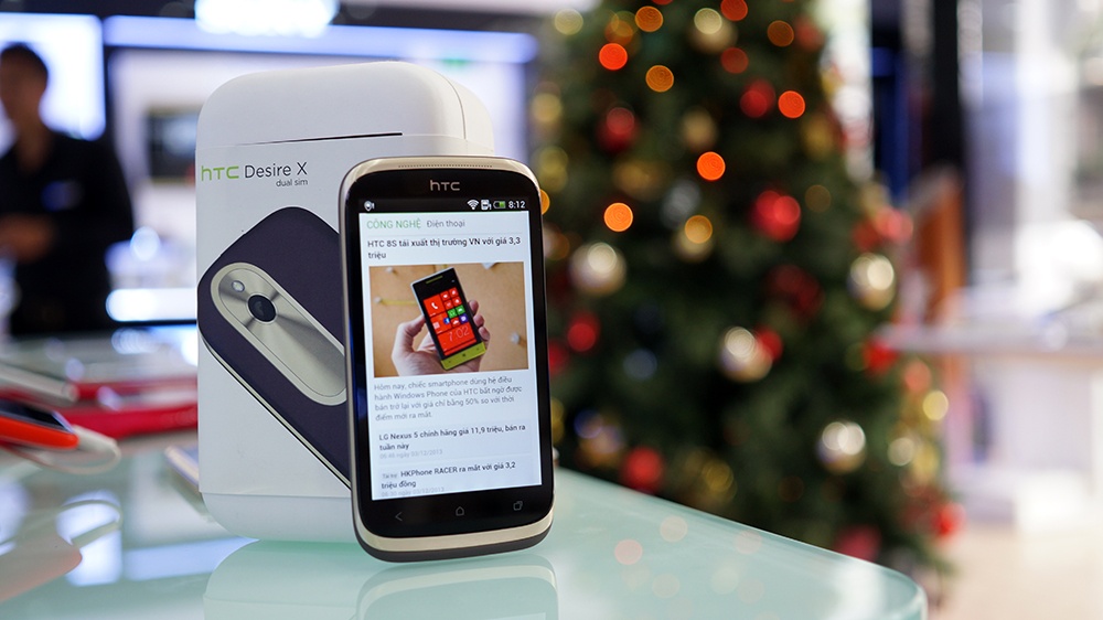 Mo hop HTC Desire X ban 2 SIM man hinh 4 inch, gia 4,6 trieu hinh anh