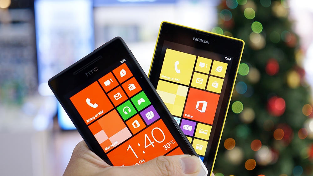 So sanh HTC 8S gia 3,3 trieu va Nokia Lumia 520 hinh anh