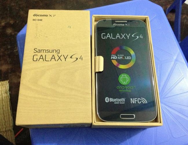 Cua hang 'to' khach doi 30 trieu vu Galaxy S4 hu man hinh hinh anh
