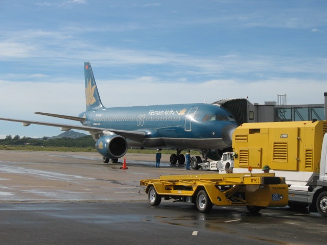 Nha xe, tau hoa, hang khong dong loat tang chuyen va gia ve hinh anh