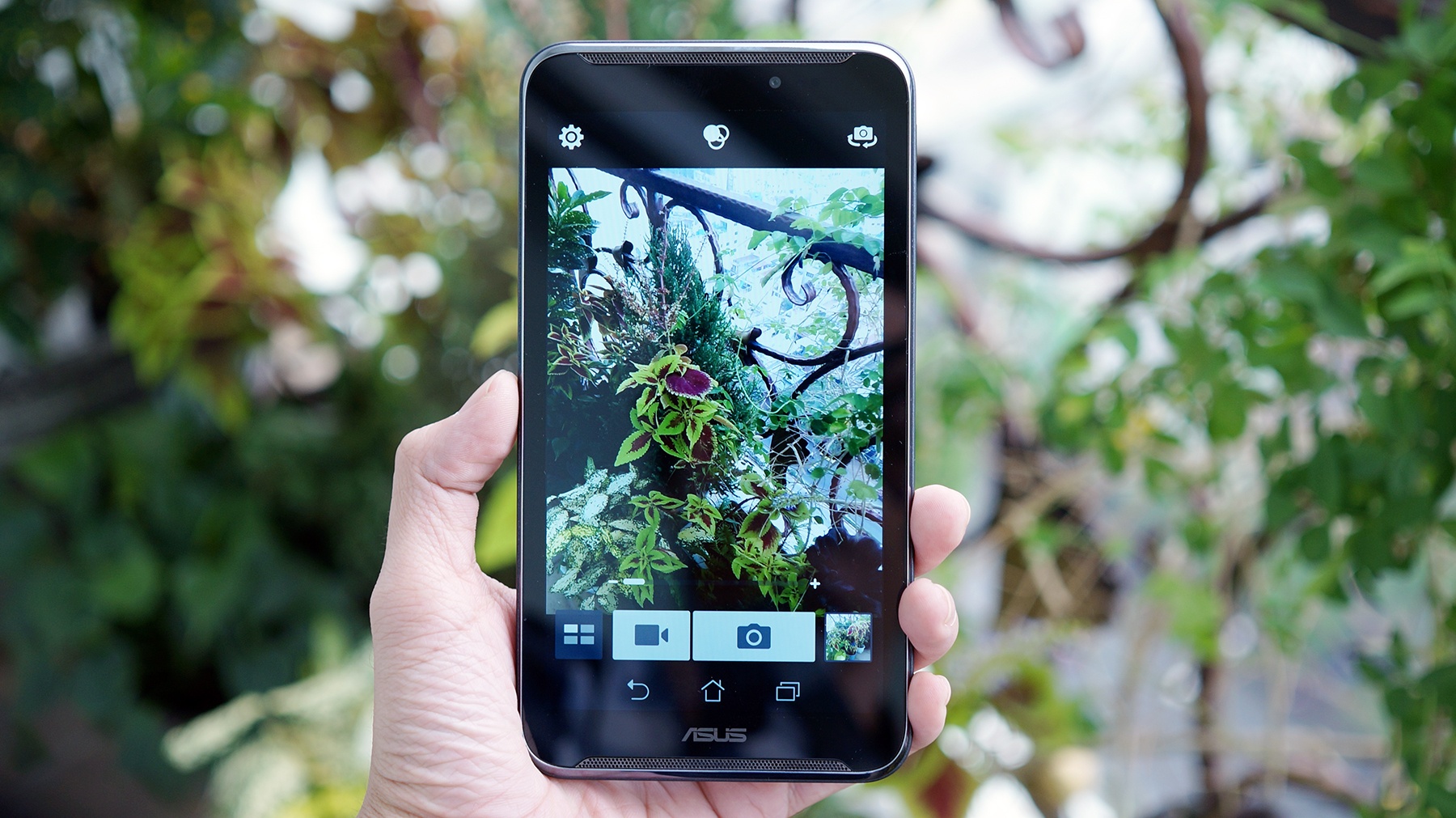 Mo hop smartphone 6 inch gia tot cua Asus hinh anh