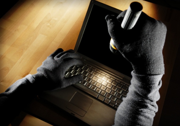 Mua laptop truc tuyen de dinh phan mem gian diep hinh anh