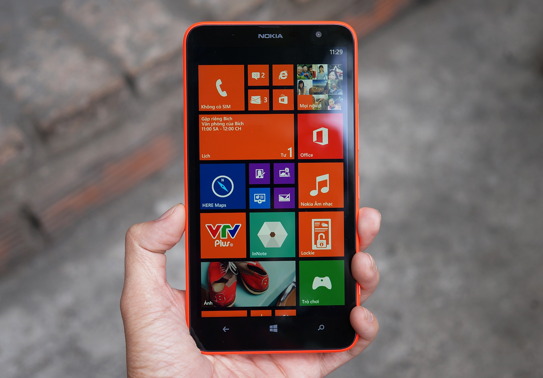 Mo hop Nokia Lumia 1320 chinh hang gia 7,5 trieu dong hinh anh