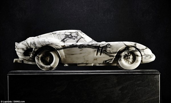 Can canh sieu pham Ferrari 250 GTO bang da cam thach hinh anh