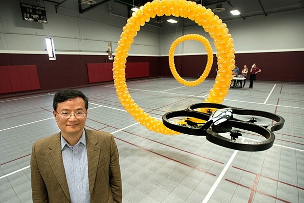 Blog 21h: Dieu khien may bay bang y nghi hinh anh