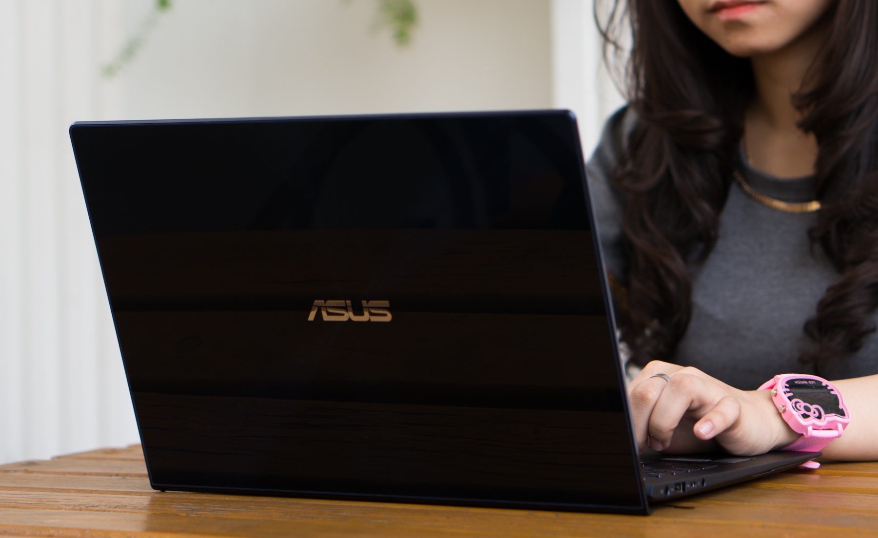 Anh thuc te sieu ultrabook gia gan 40 trieu dong cua Asus hinh anh