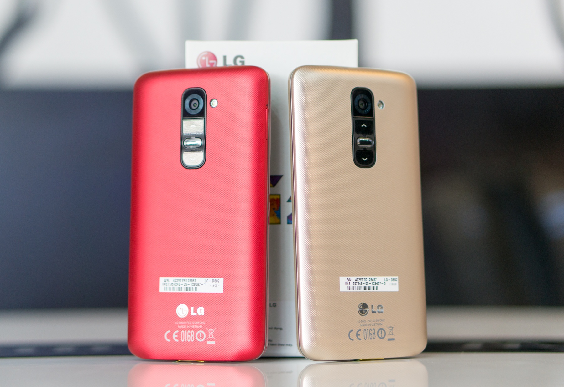 Mo hop LG G2 chinh hang phien ban vang champagne va do hinh anh