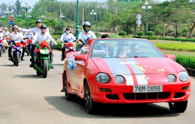 Xe mui tran va 41 chiec Exciter di ruoc dau o Quang Ngai hinh anh