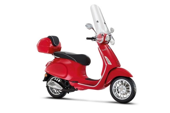 Cốp xe có dung tích 16 lít đủ chứa một mũ bảo hiểm cả đầu. Giảm xóc trước sử dụng bản lề khớp nghiêng kiểu mới. Khung xe được gia cố chắc chắn hơn - Ảnh: Scooter Community.