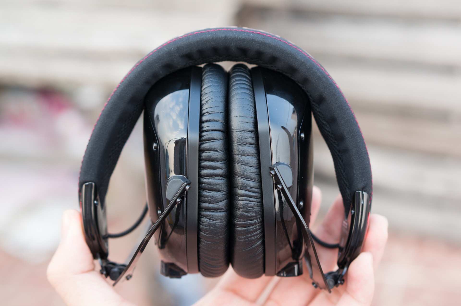 Mo hop tai nghe V-Moda Crossfade M-100 vua ban tai VN hinh anh