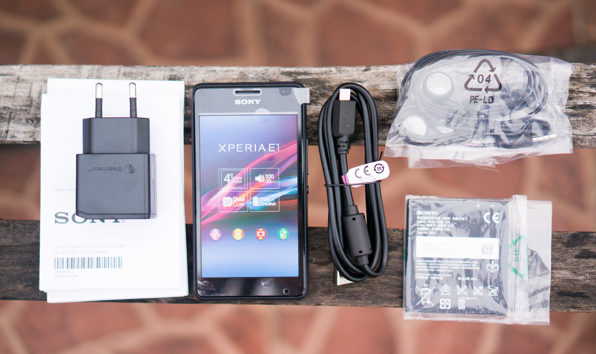 Mo hop Sony Xperia E1 chinh hang gia 3,1 trieu tai VN hinh anh