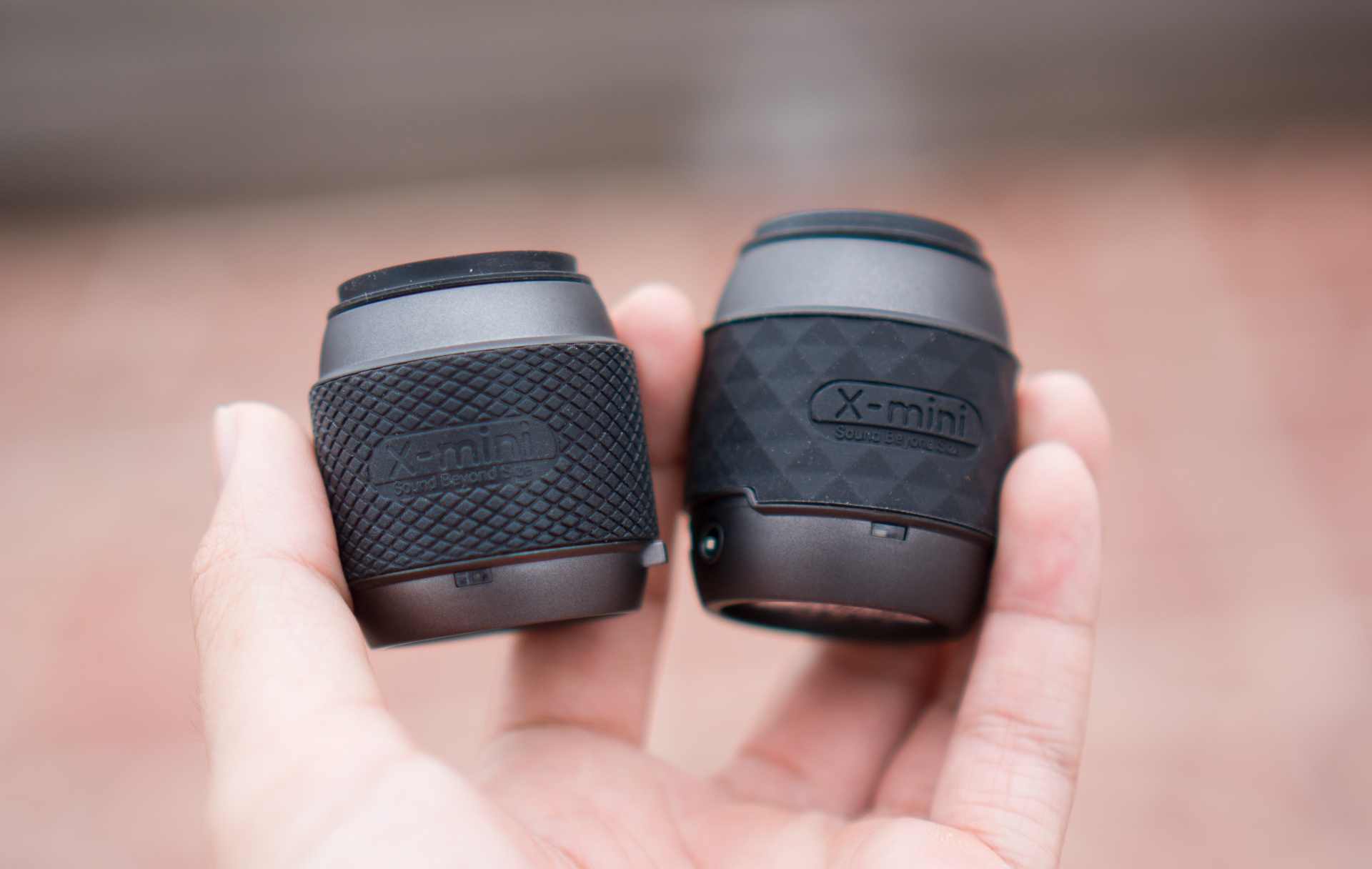 Loa di dong nho nhat the gioi gia gan 500.000 dong tai VN hinh anh