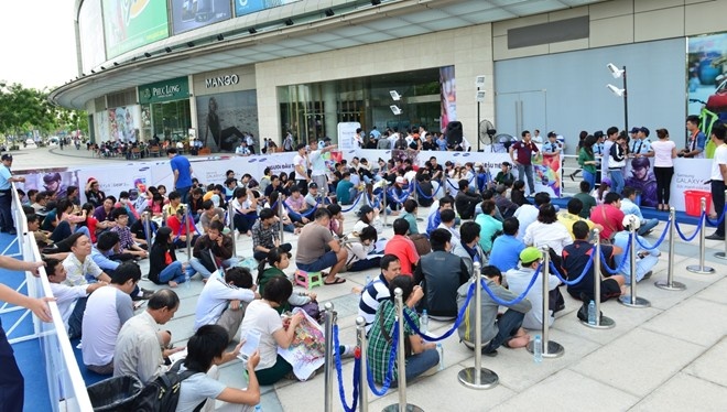 Samsung khang dinh khong thue nguoi xep hang mua Galaxy S5 hinh anh