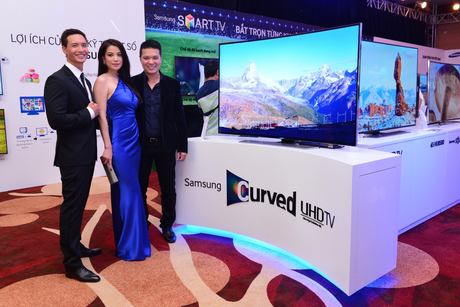 TV Samsung 4K man hinh cong dau tien ve VN, gia tu 80 trieu hinh anh