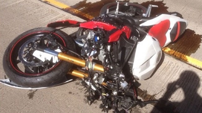 Tai nan ron nguoi giua sieu mo to Yamaha R1 va Mazda CX-5 hinh anh