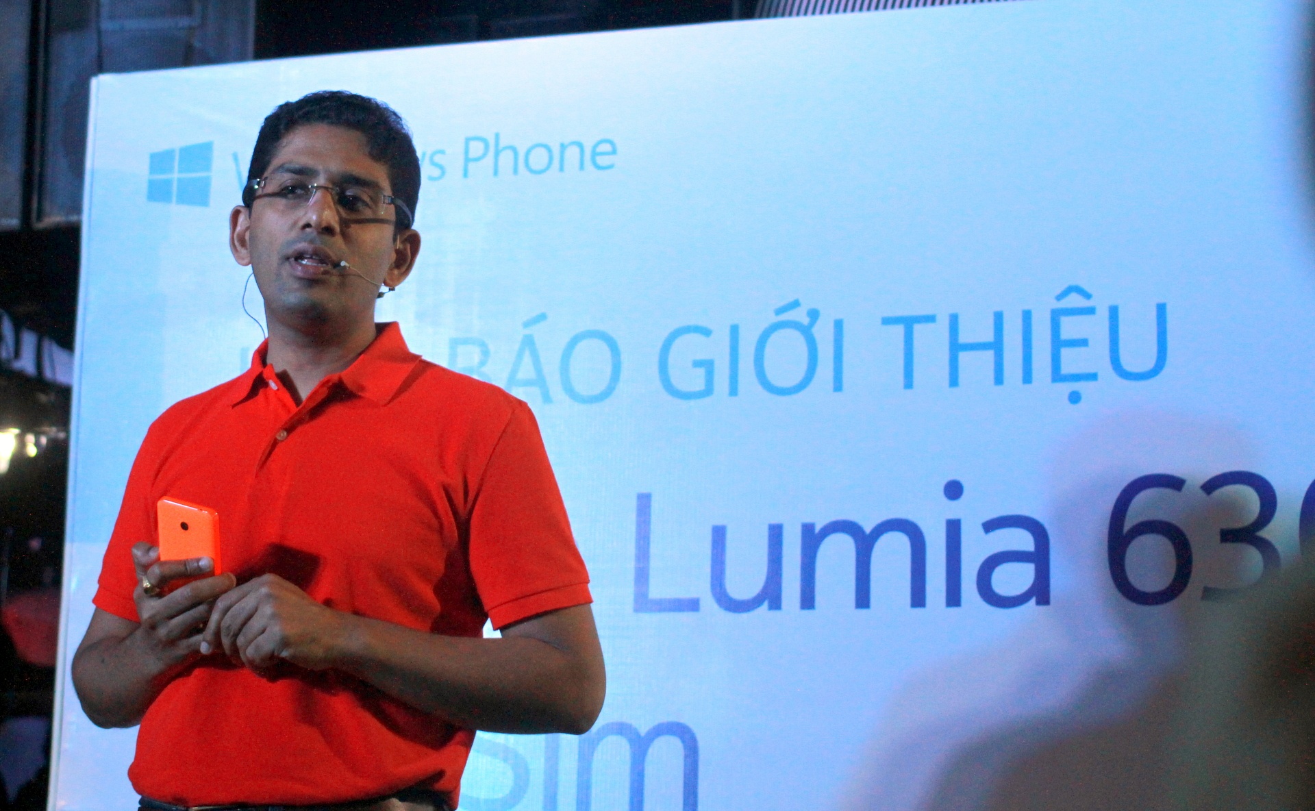 Ông Vinod Muralidharan, Tổng Giám đốc Microsoft Devices bắt đầu sự kiện.