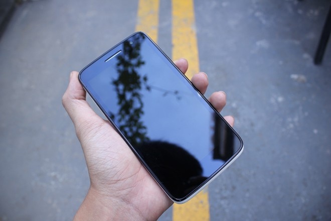 3 mau smartphone ha gia manh cho canh tranh voi Zenfone hinh anh