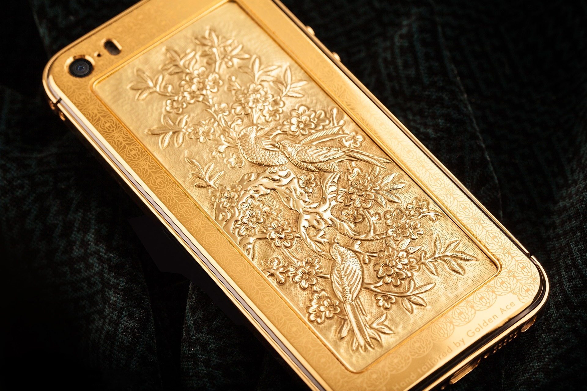 iPhone 5S cham vang, dinh kim cuong gia 180 trieu dong hinh anh