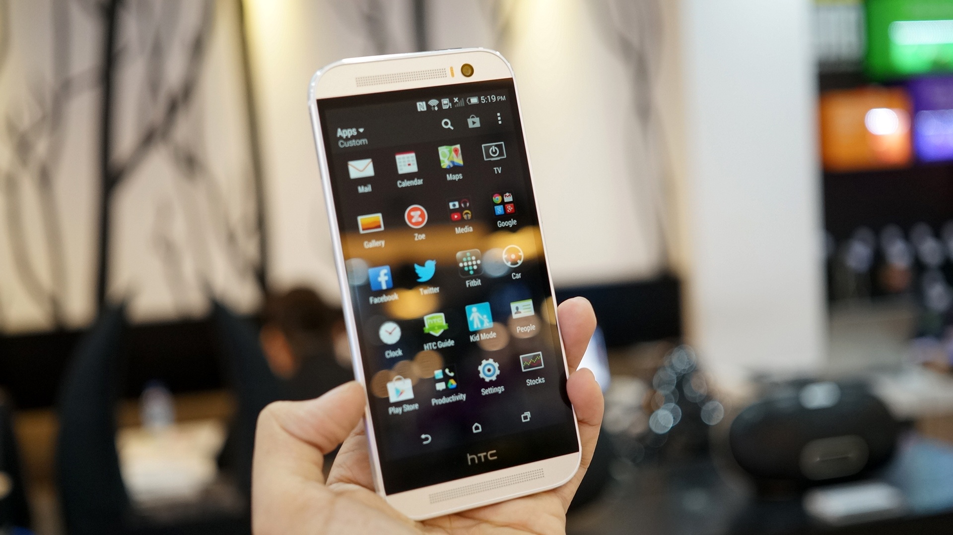 Mo hop HTC One M8 gia 16,8 trieu dong vua len ke hinh anh