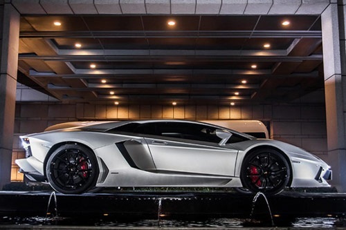Chiếc Lamborghini Aventador Jackie Chan Edition cáu cạnh của Thành Long. Ảnh: ChinaLuxus.
