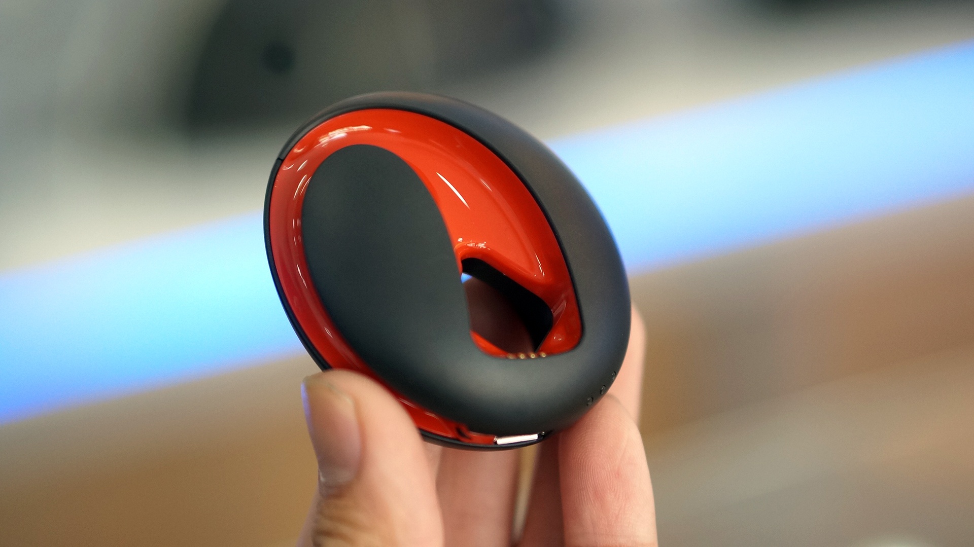 Mo hop tai nghe Jabra Stone 3 hinh cuc da gia 3,5 trieu dong hinh anh