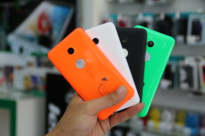 Vi sao Nokia Lumia 630 khong co tai nghe ban kem? hinh anh