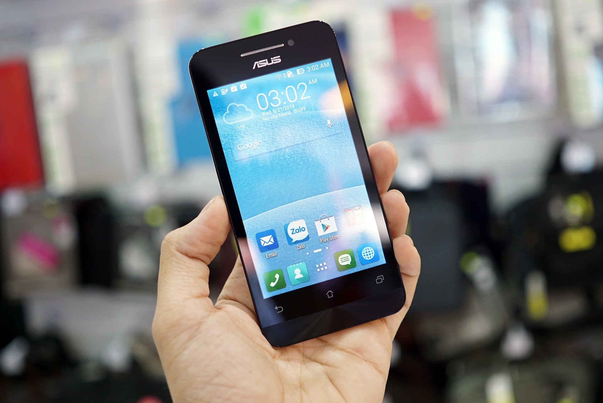 Mo hop Zenfone 4 chinh hang gia 1,9 trieu dong vua ban o VN hinh anh