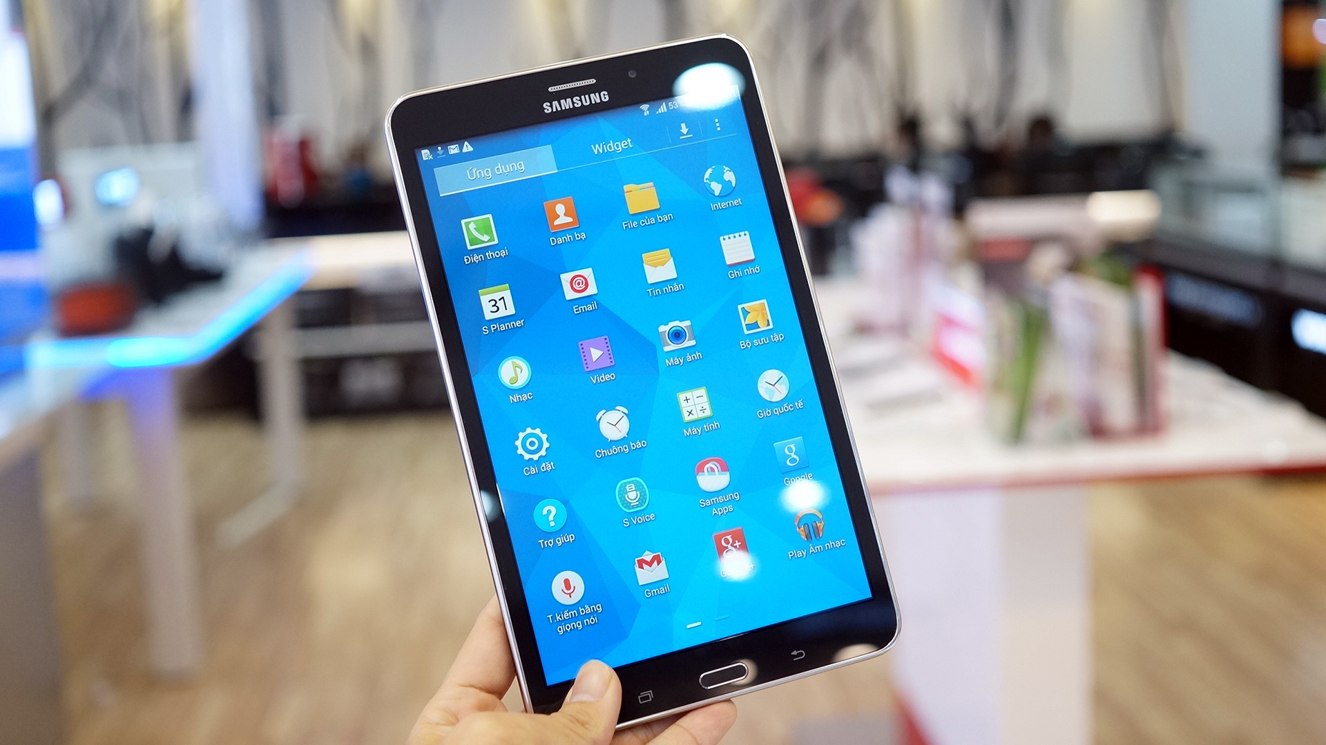 Anh may tinh bang 8 inch Galaxy Tab 4 gia 8 trieu vua len ke hinh anh