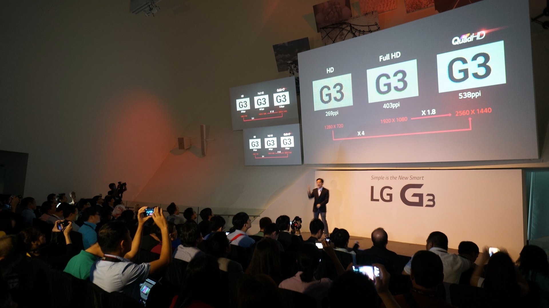 Đại diện LG công bố G3 tại Singapore. 