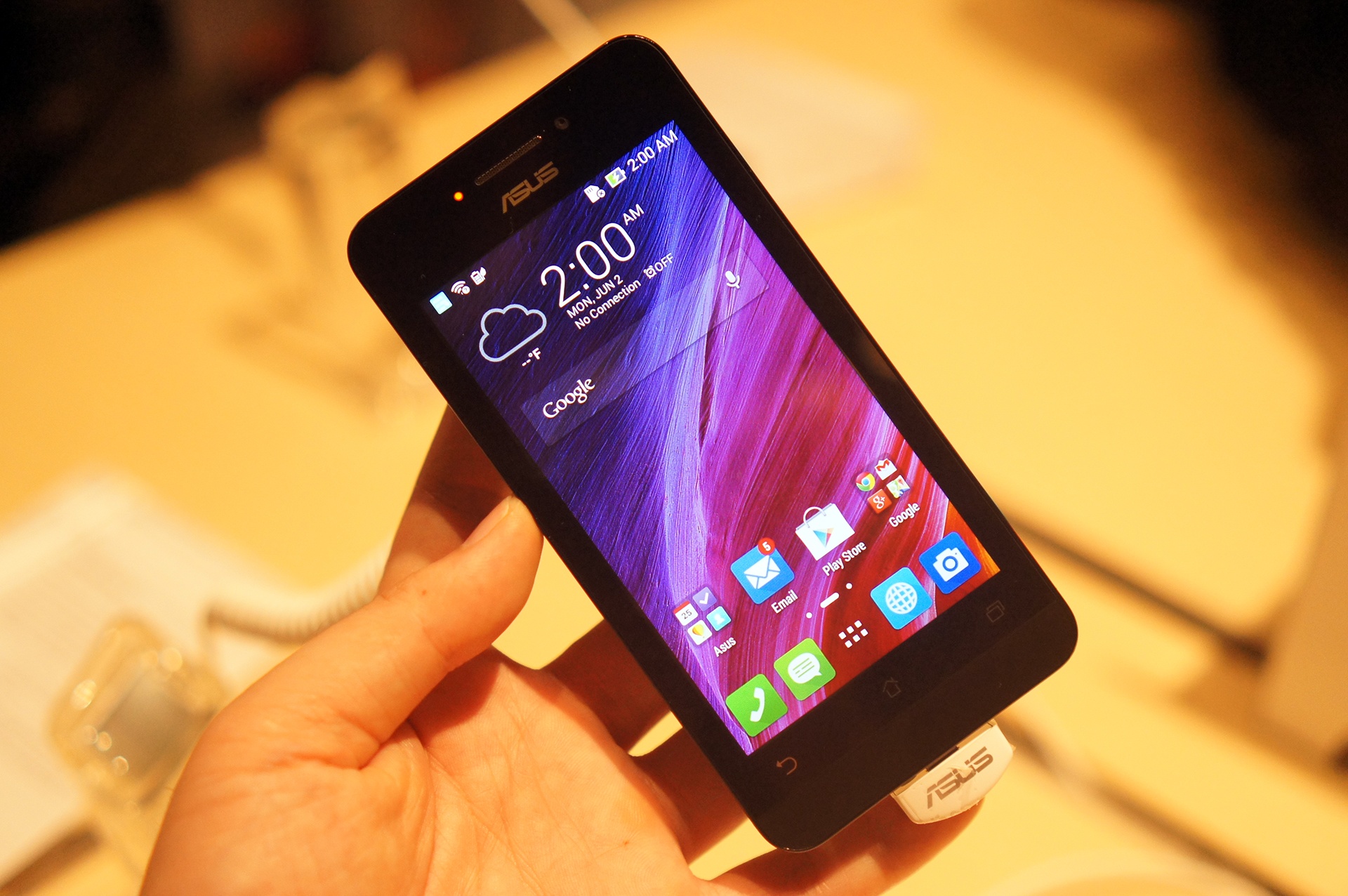 Anh, video thuc te Zenfone 4 man hinh 4,5 inch sap ban o VN hinh anh