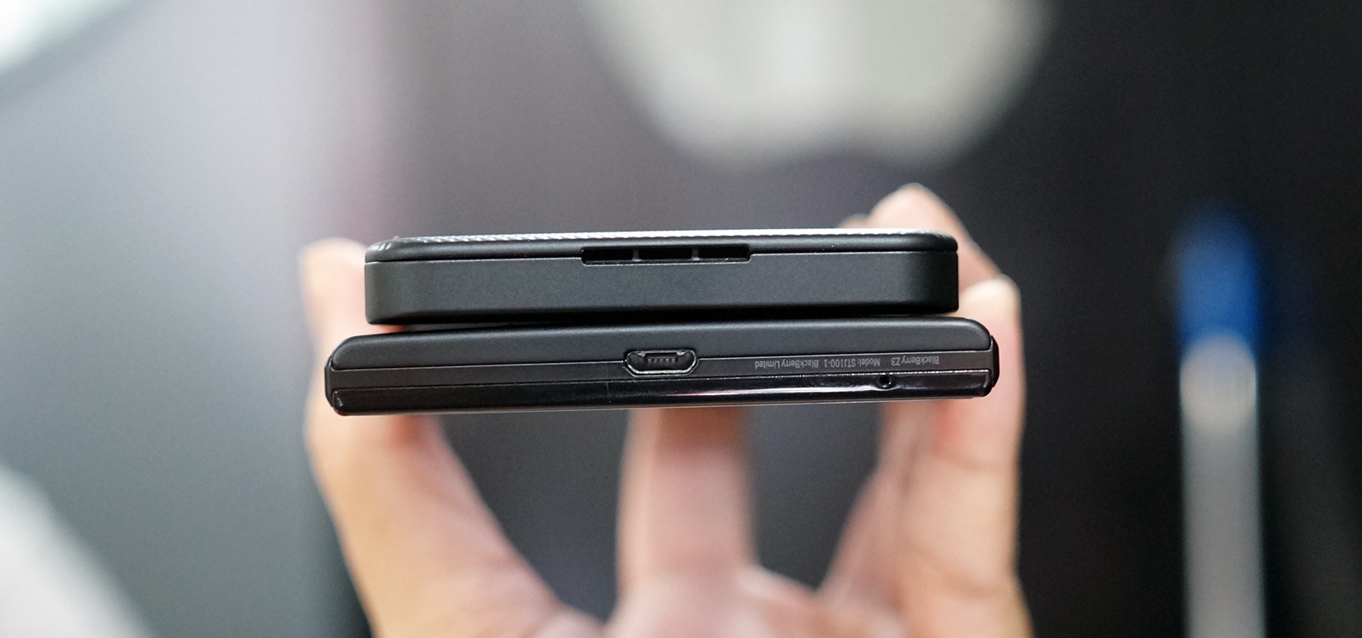 Vì là một thiết bị giá rẻ, các đường nét trên BlackBerry Z3 không chi tiết và tinh tế bằng Z10.