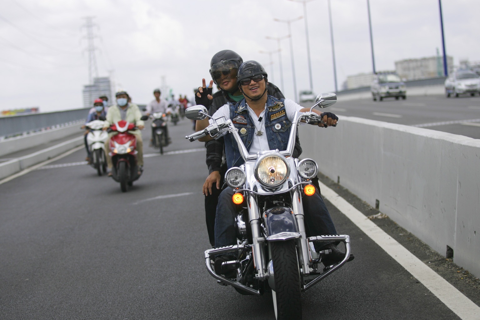 Dan mo to Harley Davidson tu hop tai Sai Gon hinh anh