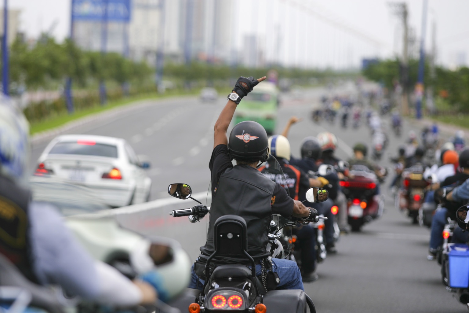 Theo chia sẻ của nhiều thành viên trong CLB, cảm giác khi lái những dòng xe như thế này thật tuyệt vời. Xe chạy đầm, rất êm và an toàn.