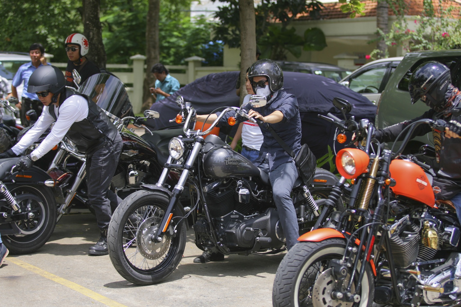 Buổi biểu diễn kết thúc, mọi người vô cùng háo hức và vui vẻ.