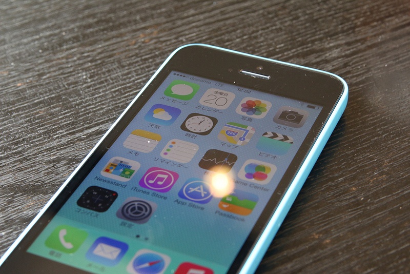 Chi co 100 chiec iPhone 5C gia 8,5 trieu ban tren toan quoc hinh anh