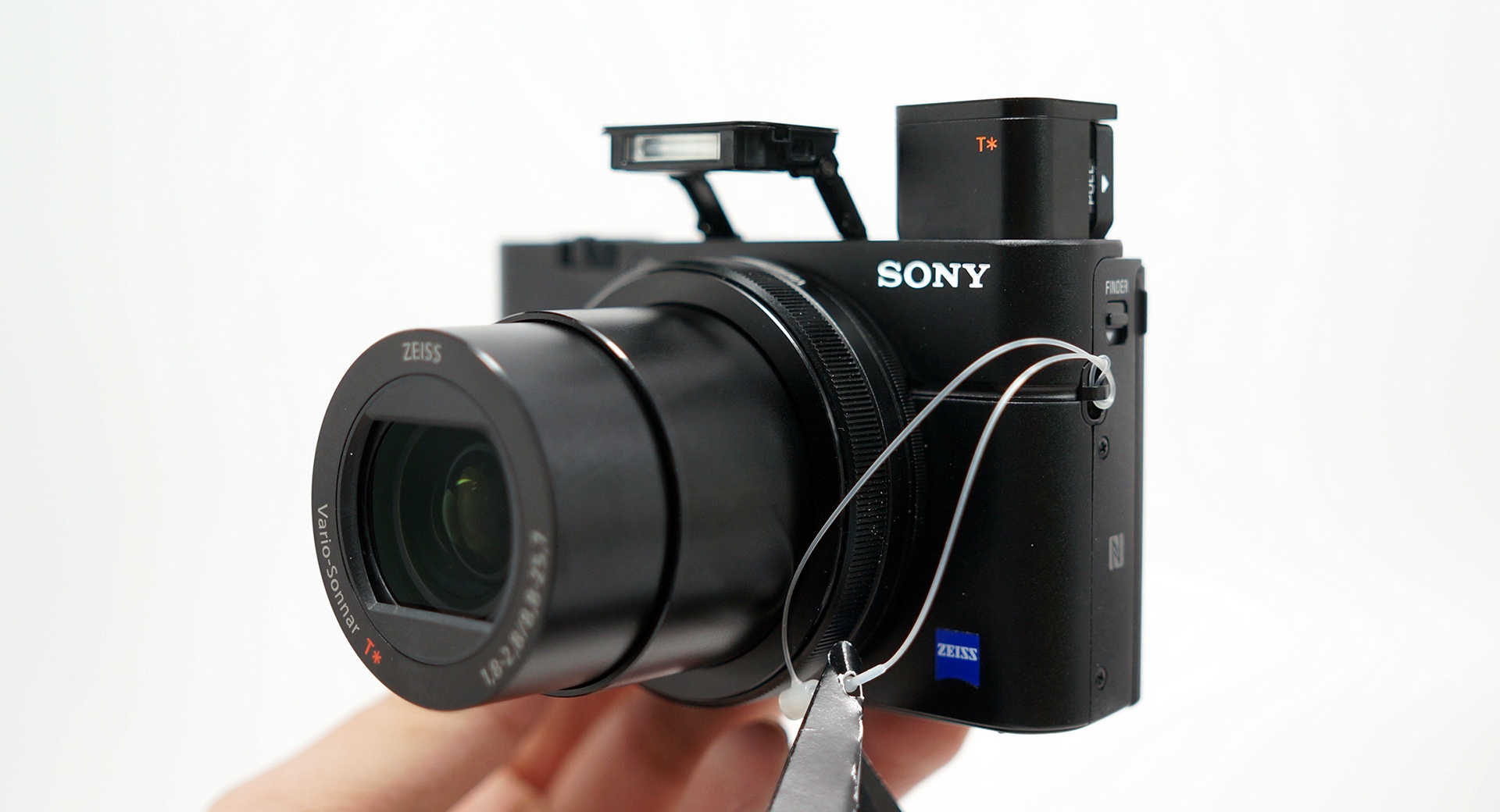 Mo hop 'sieu compact' RX100 III cua Sony vua len ke tai VN hinh anh