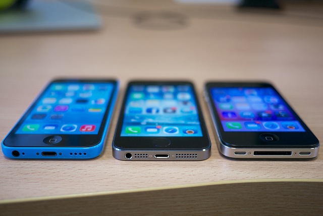 Chieu lua mua iPhone bang tin nhan va bien lai ngan hang gia hinh anh