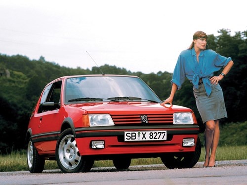 Cải tiến từ dòng xe Peugeot 104, Hãng Peugeot cho ra mắt dòng 205 GTi năm 1983. Ngay trong năm này, Peugeot 205 GTi đã được đánh giá là