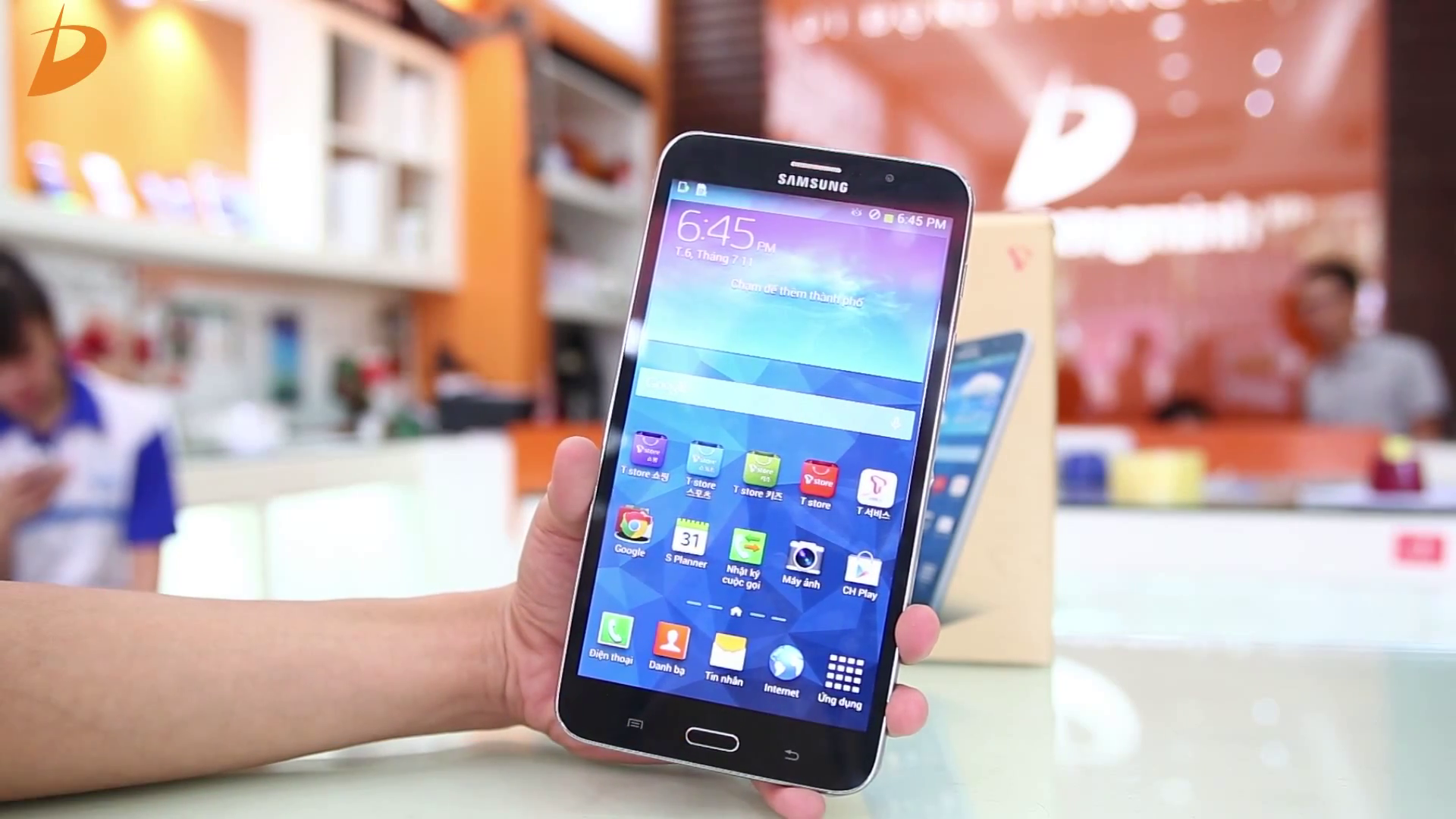 Dap hop dien thoai 7 inch cua Samsung gia 8 trieu vua ve VN hinh anh